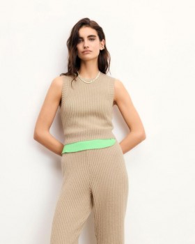 Suéter sin mangas bicolor beige de From Future | Tejidos de punto para mujer, ideales para el verano