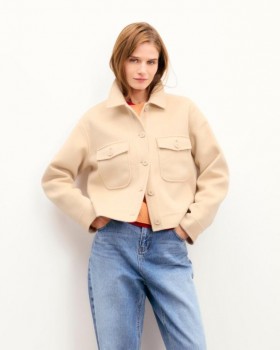  Světle béžová bunda od Future Outerwear | Dámské kabáty a bundy