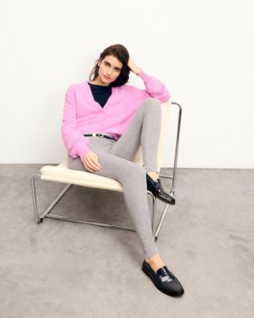 Svetrový kardigan s výstřihem do V od Future Sweater Cardigan Bubble Gum Mln | Dámské kašmírové svetry s výstřihem do V