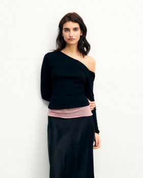  Top asymétrique noir de Future | Tricots d'été pour femmes